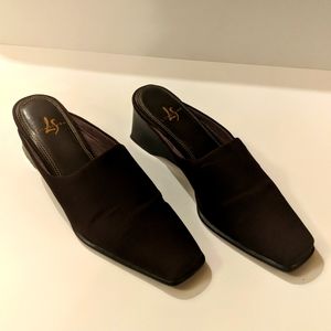 Lifestride brown size 6 1/2 M mules